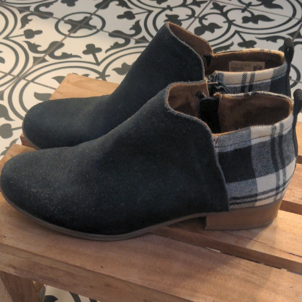Toms Black and White Plaid Boots